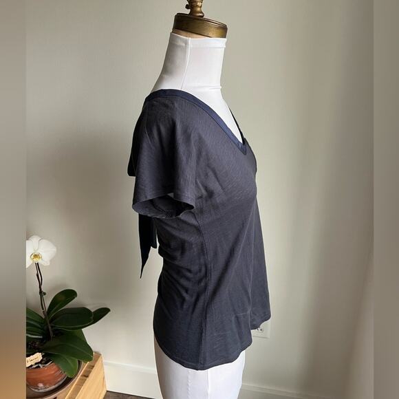 ANTHROPOLOGIE DARK BLUE T SHIRT KEYHOLE BACK WITH BOW SIZE XS - Picture 3 of 8